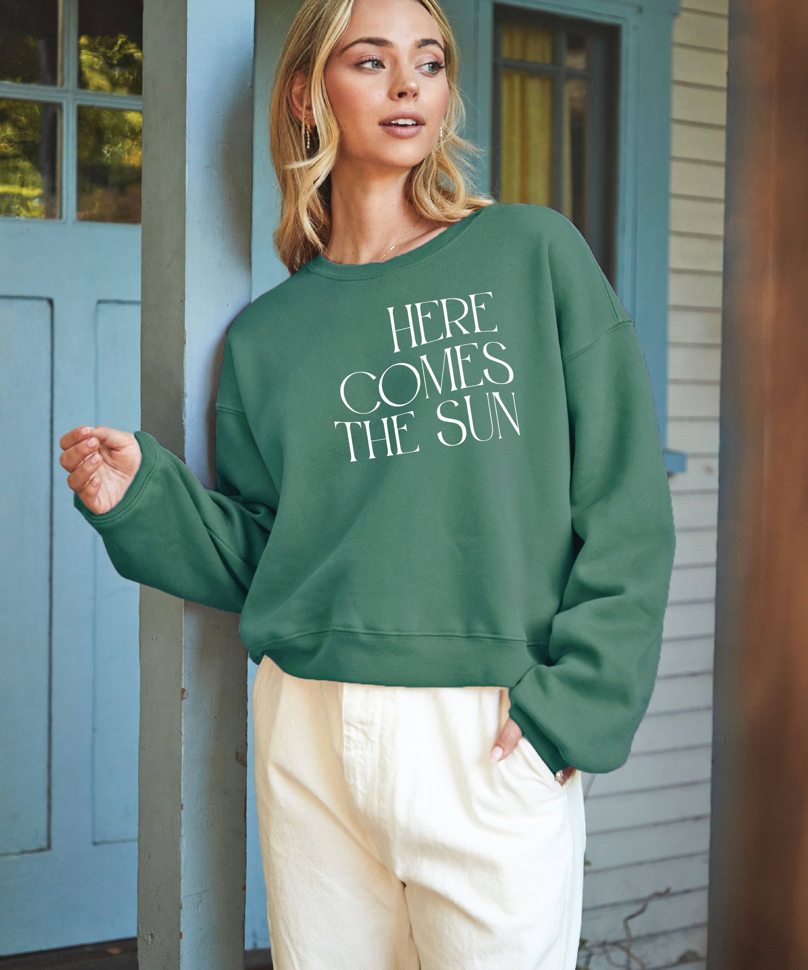 "HERE COMES THE SUN" Graphic Sweatshirt