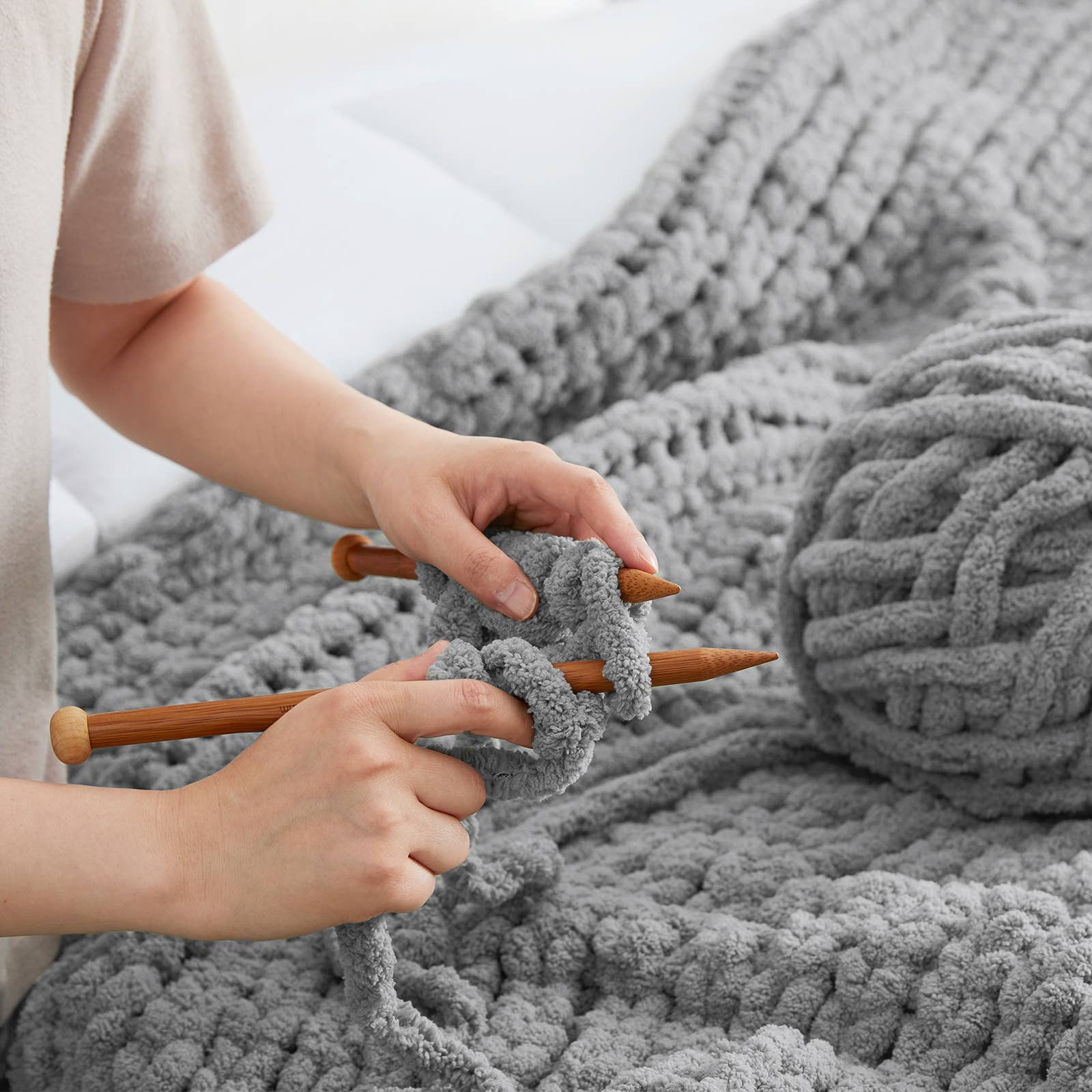 AH Handmade Chunky Knit Cable Knitted Crochet Blanket