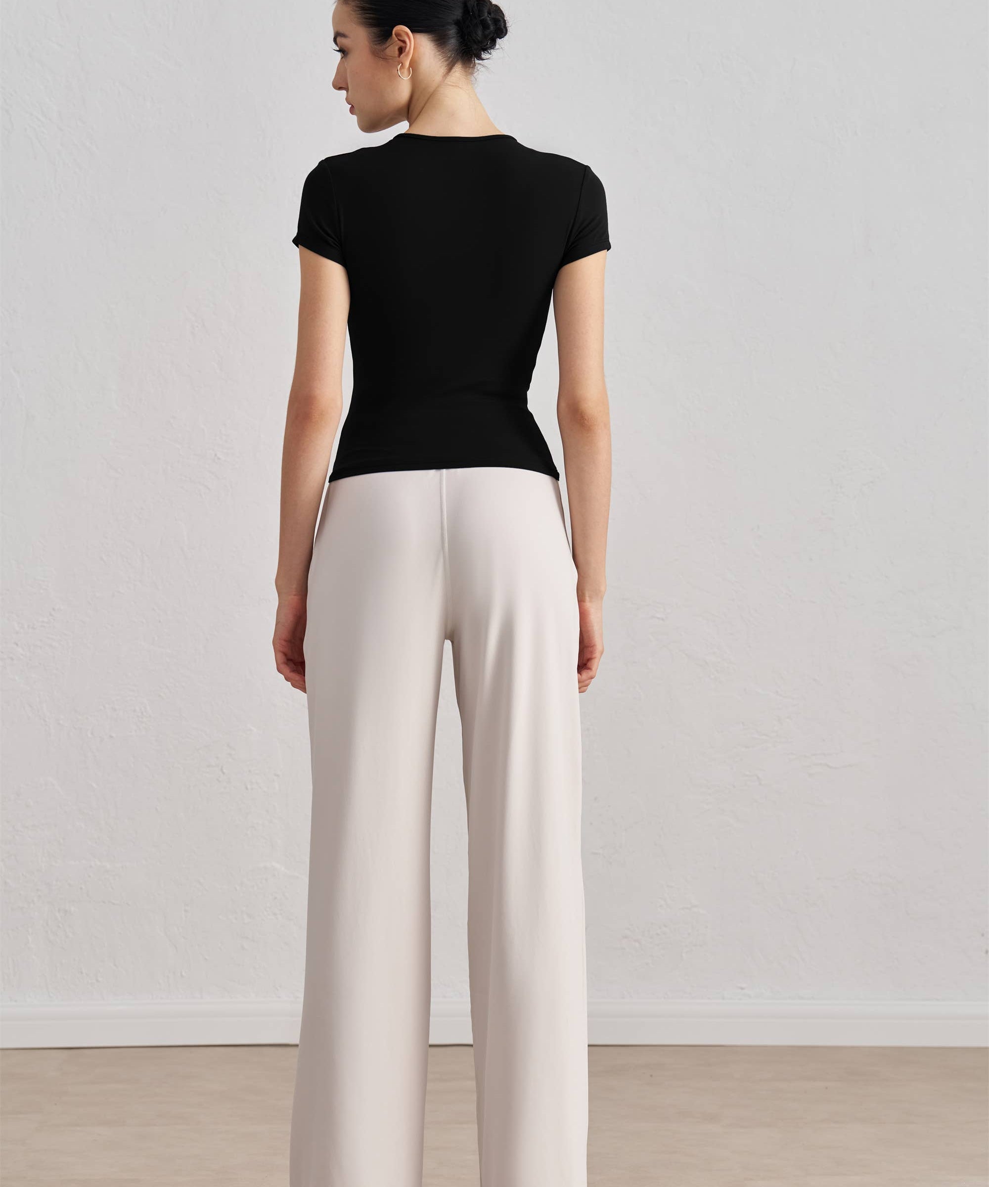 Sculpting Crew Neck Active Top