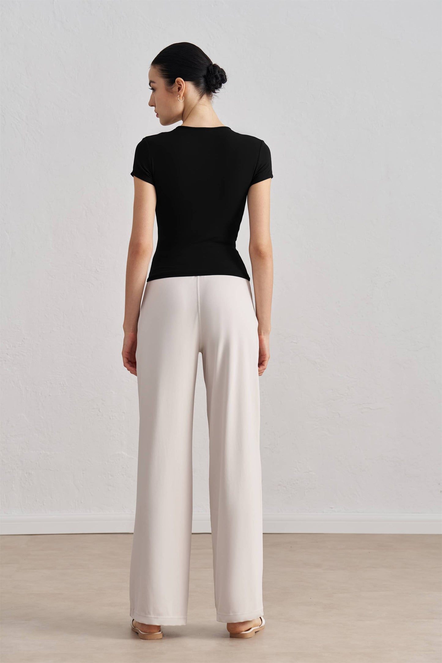 Sculpting Crew Neck Active Top