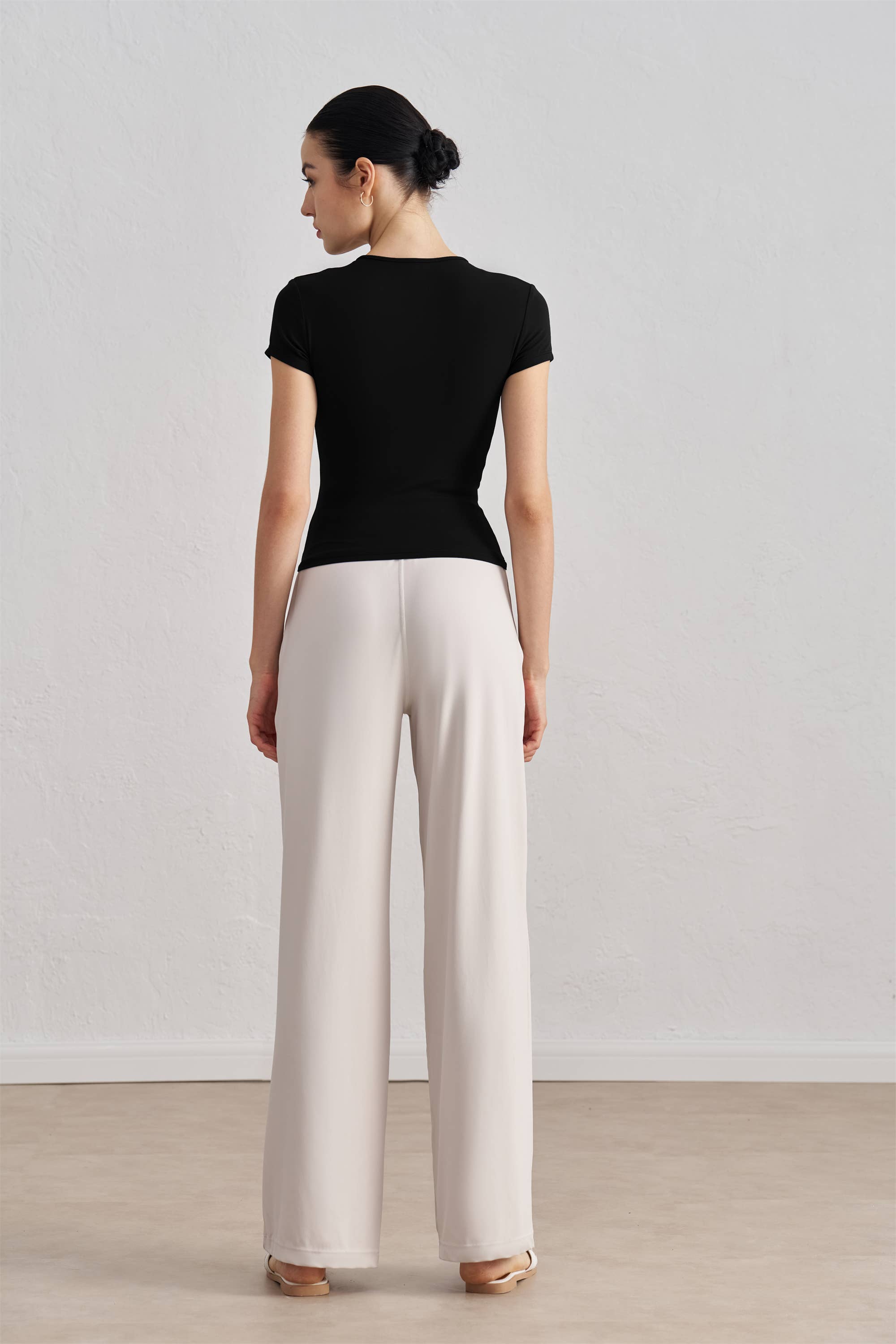 Sculpting Crew Neck Active Top