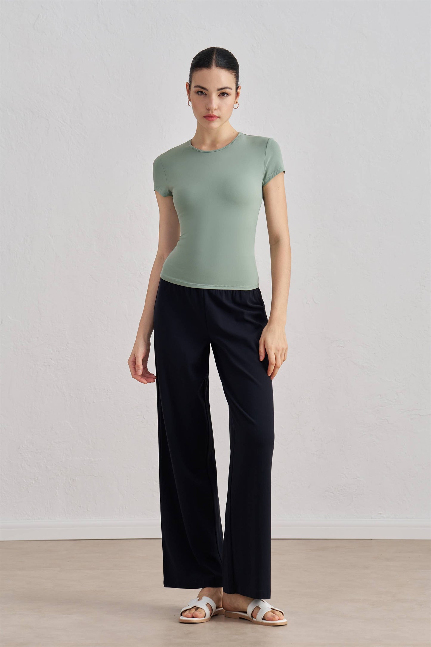 Sculpting Crew Neck Active Top