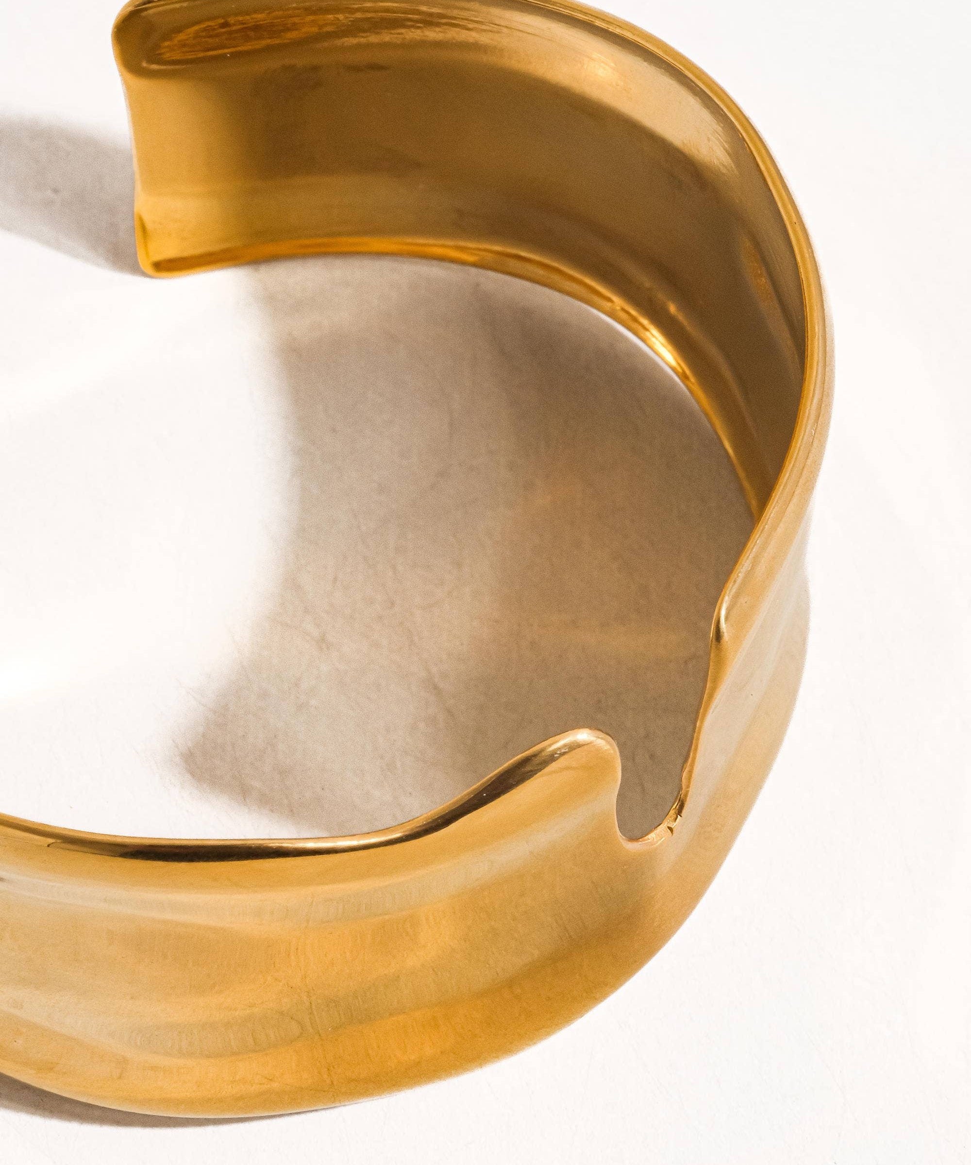 Clyde 18K Gold Non-Tarnish Abstract Bold Bangle
