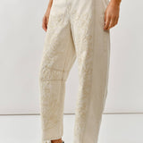AJP5114 EMBROIDERED DETAIL COTTON BARREL PANTS