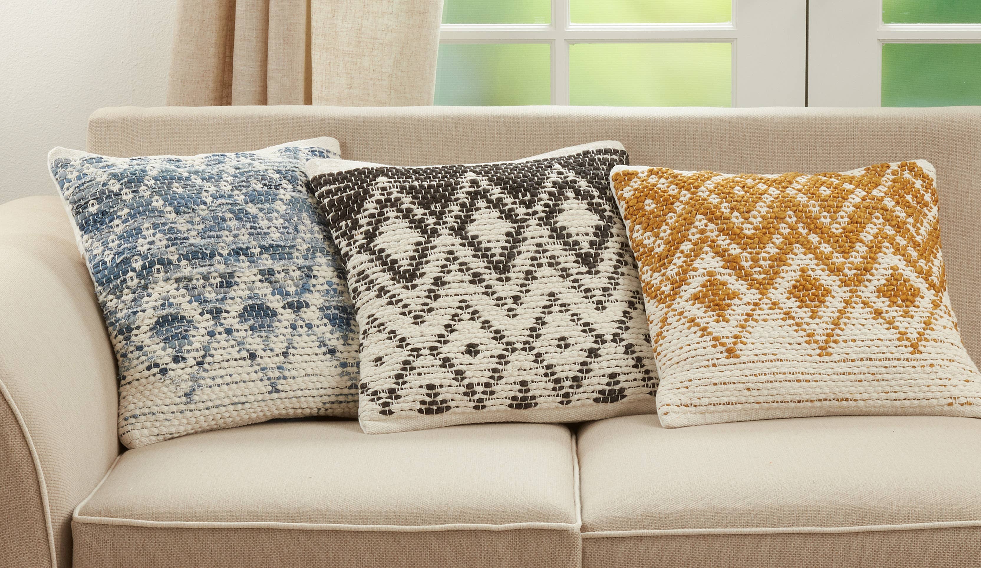 Throw Pillow With Diamond Woven Design