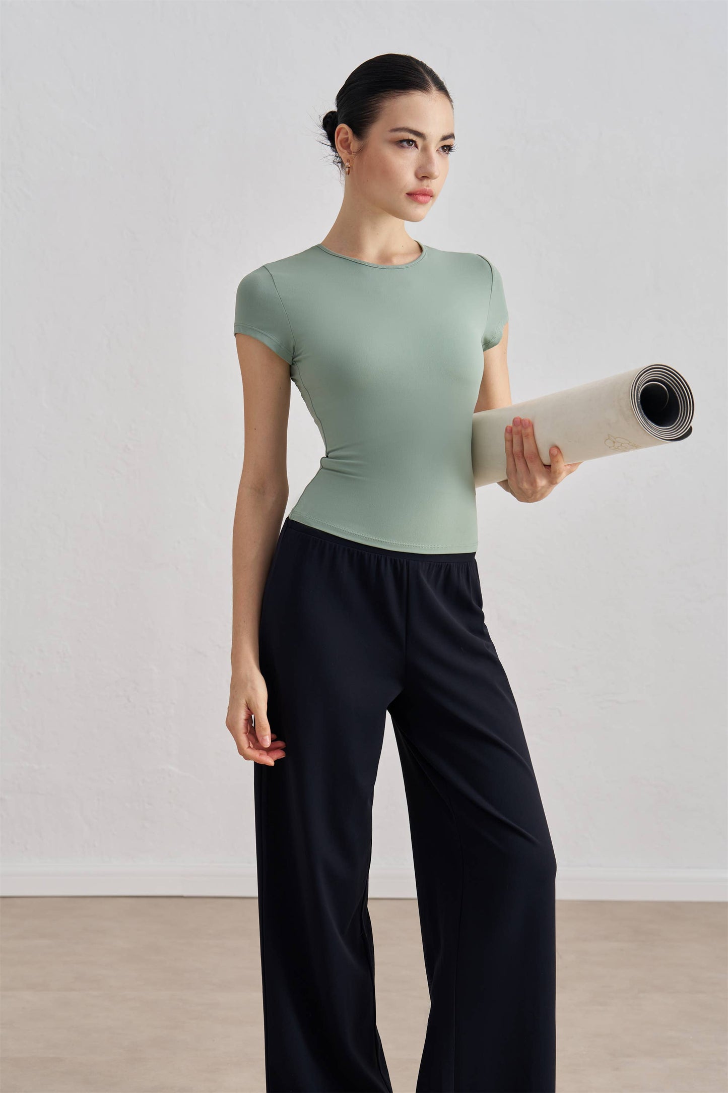 Sculpting Crew Neck Active Top