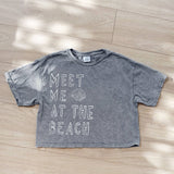 MEET ME AT THE BEACH Cropped Mineral Graphic Top