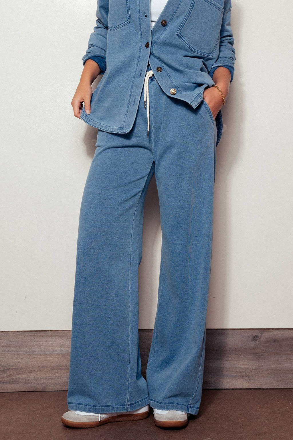 Relaxed Wide Leg Drawstring Pants