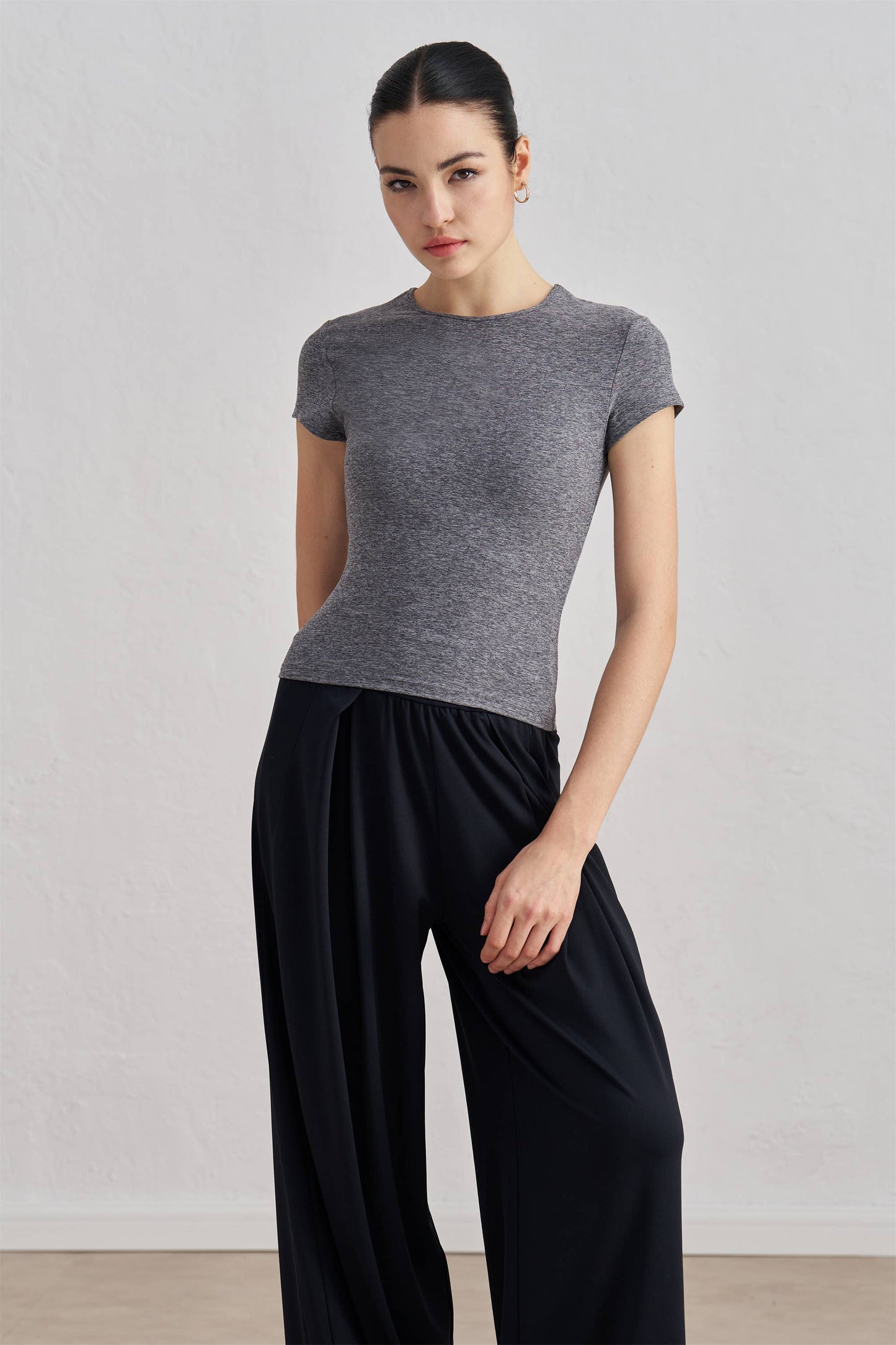 Sculpting Crew Neck Active Top