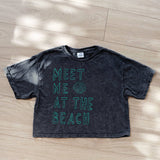 MEET ME AT THE BEACH Cropped Mineral Graphic Top